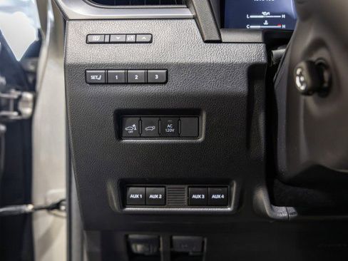 Used 2025 Lexus GX 550 AWD/4WD image 41