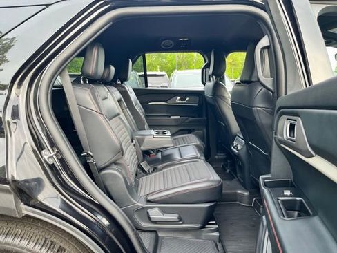 Used 2025 Ford Explorer ST-Line w/ ST-Line Street Pack AWD/4WD image 24