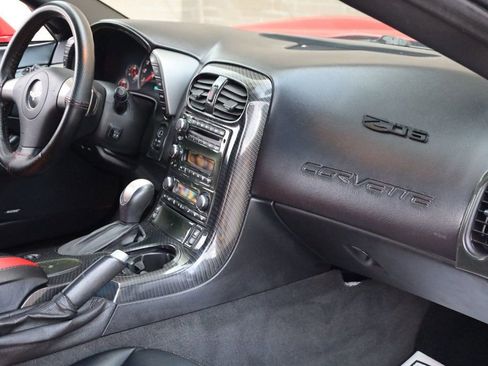 Used 2006 Chevrolet Corvette Coupe w/ Preferred Equipment Group image 19