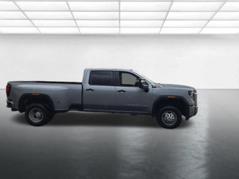 Used 2025 GMC Sierra 3500 Pro w/ Convenience Package AWD/4WD image 3