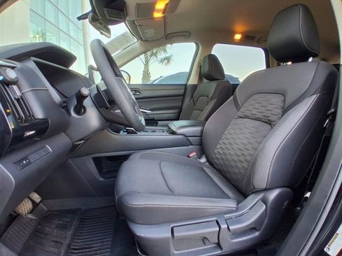 Used 2024 Nissan Pathfinder S image 14