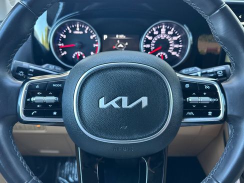 Used 2024 Kia Carnival EX FWD image 22