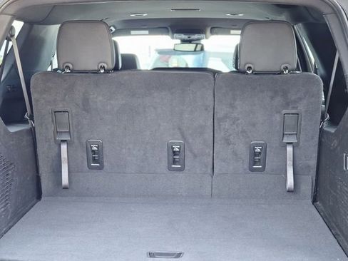 Used 2024 Chevrolet Suburban LT RWD image 30