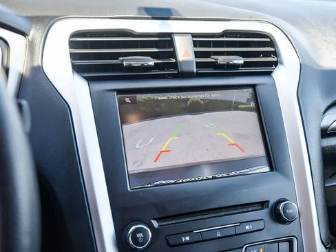 Used 2016 Ford Fusion SE FWD image 22