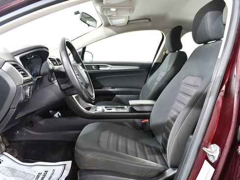 Used 2017 Ford Fusion SE image 6