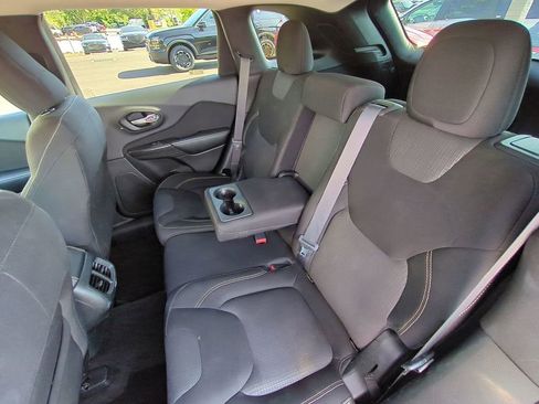Used 2015 Jeep Cherokee Latitude w/ Comfort/Convenience Group image 13
