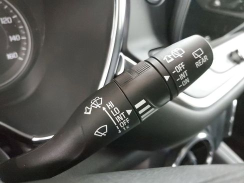 Used 2025 Chevrolet Blazer LT image 32