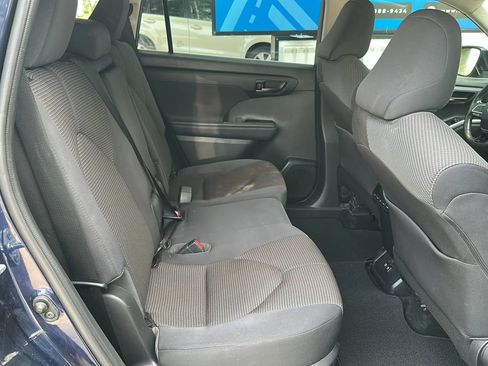 Used 2021 Toyota Highlander LE FWD image 22
