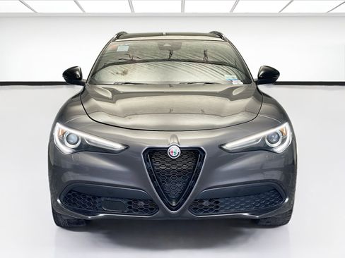 Used 2022 Alfa Romeo Stelvio Veloce image 2