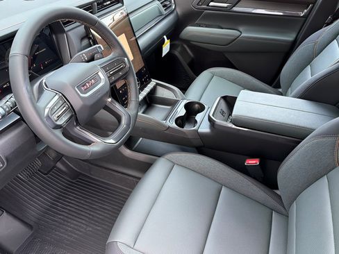 New 2026 GMC Terrain AT4 w/ LPO, Black Badging Package AWD/4WD image 7