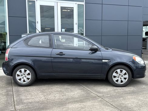 Used 2010 Hyundai Accent Hatchback image 2