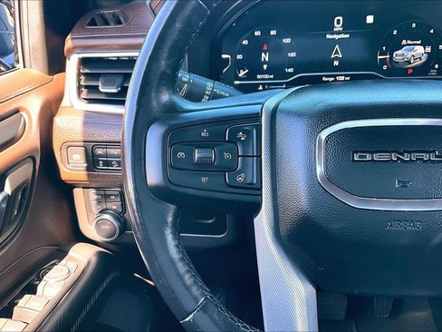 Used 2022 GMC Yukon XL Denali image 24