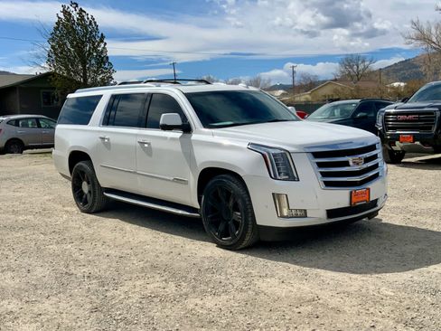 Used 2020 Cadillac Escalade ESV Luxury AWD/4WD image 7