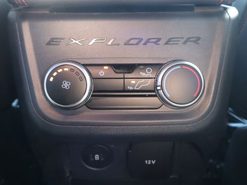 Used 2025 Ford Explorer ST-Line image 26