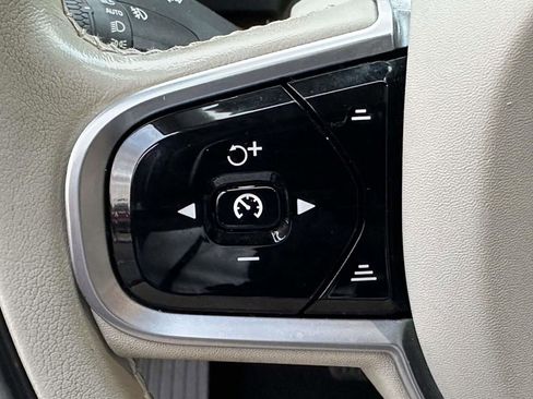 Used 2019 Volvo XC90 T6 Momentum w/ Advanced Package image 23