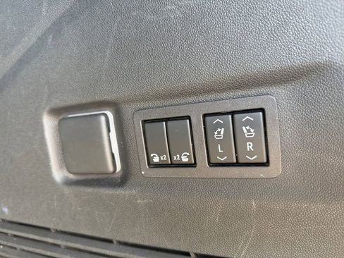 Used 2023 GMC Yukon XL Denali image 26