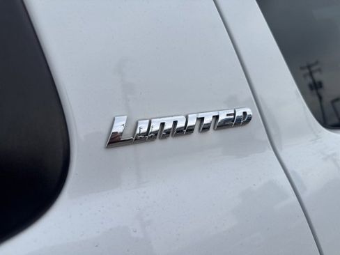 Used 2015 Toyota Sequoia Limited image 9