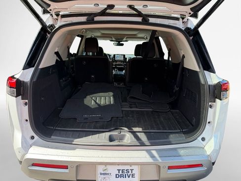 Used 2025 Nissan Pathfinder Platinum AWD/4WD image 25