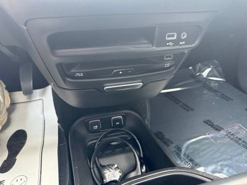 Used 2019 Chrysler Pacifica Touring-L FWD image 26