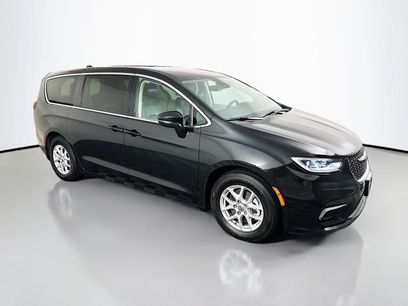 Used 2023 Chrysler Pacifica Touring-L