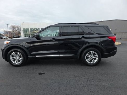 Used 2021 Ford Explorer XLT w/ Equipment Group 202A AWD/4WD image 3