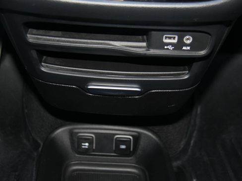 Used 2020 Chrysler Pacifica Touring-L w/ S Appearance Package FWD image 18