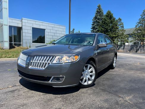 Used 2010 Lincoln MKZ FWD image 1