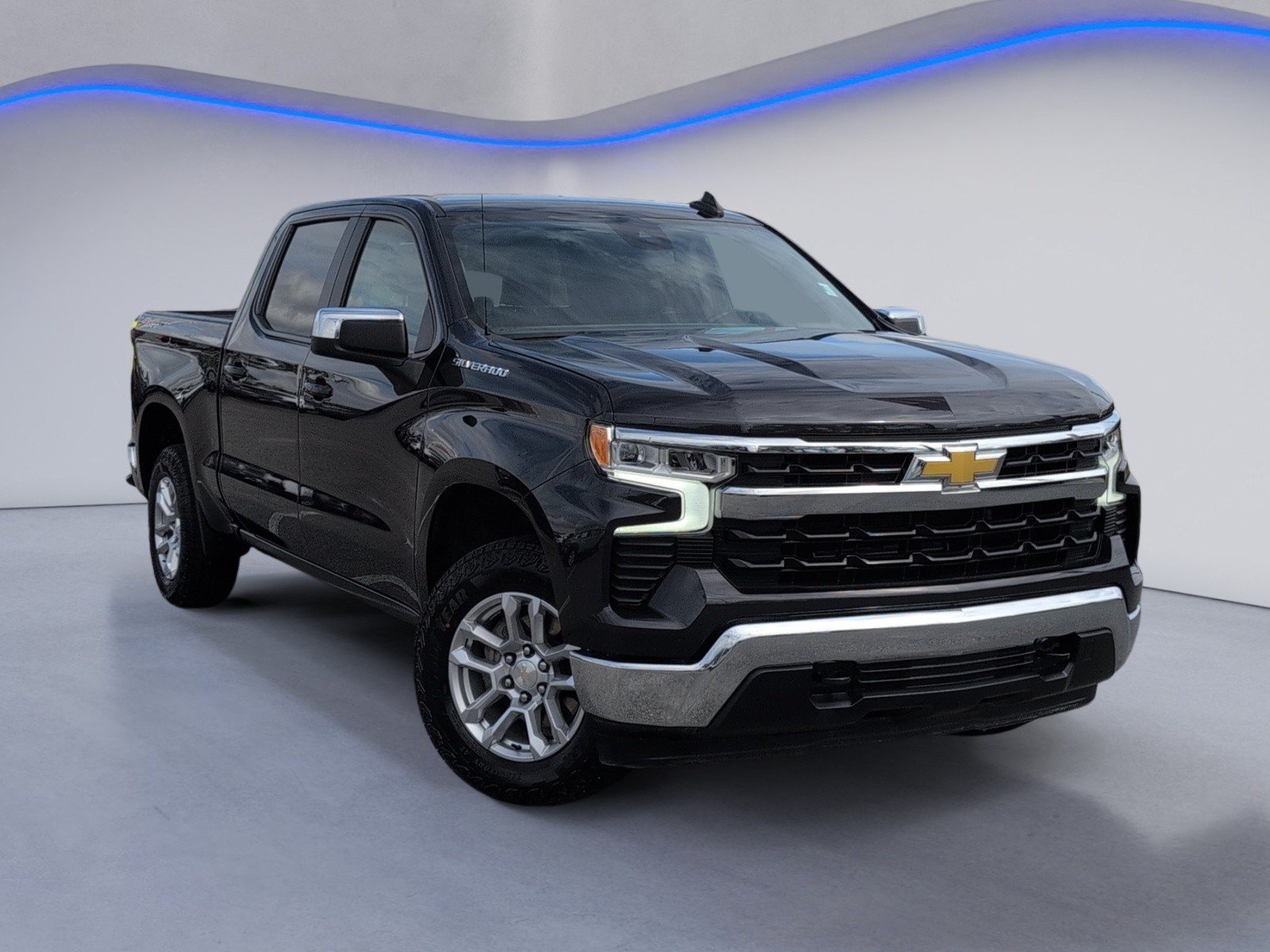 Used 2023 Chevrolet Silverado 1500 LT AWD/4WD image 2