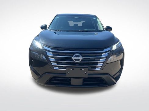 Used 2024 Nissan Rogue SV image 2