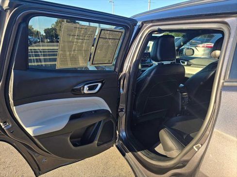 Used 2023 Jeep Compass Limited image 17