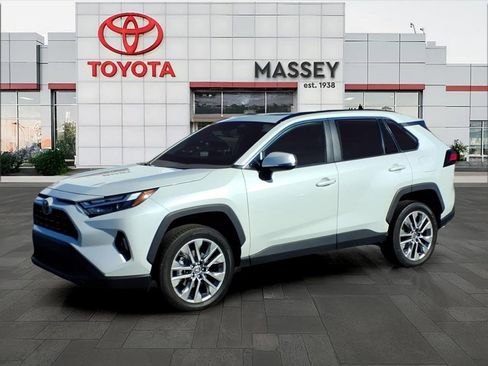 Used 2023 Toyota RAV4 XLE Premium image 7