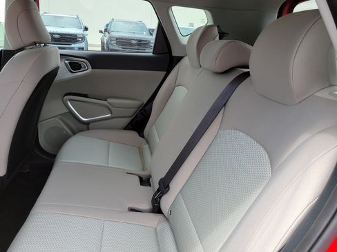 Used 2022 Kia Soul LX w/ Technology Package FWD image 12