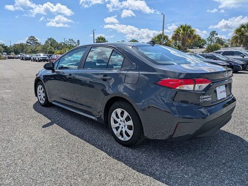 Used 2025 Toyota Corolla LE FWD image 5