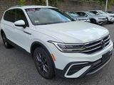 Used 2022 Volkswagen Tiguan SE image 2