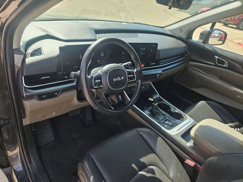 Used 2025 Kia Carnival image 13