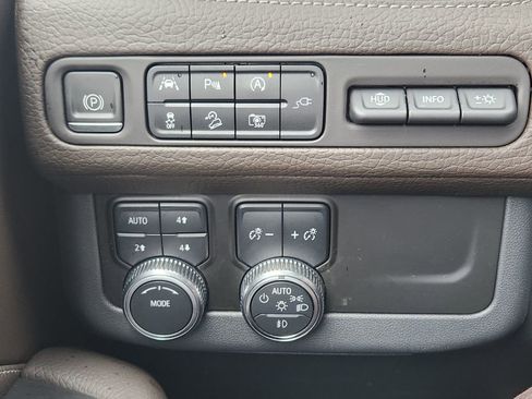 Used 2022 GMC Yukon XL Denali image 22