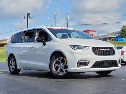 Used 2024 Chrysler Pacifica Limited FWD image 22