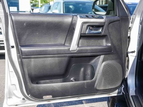 Used 2022 Toyota 4Runner SR5 AWD/4WD image 21