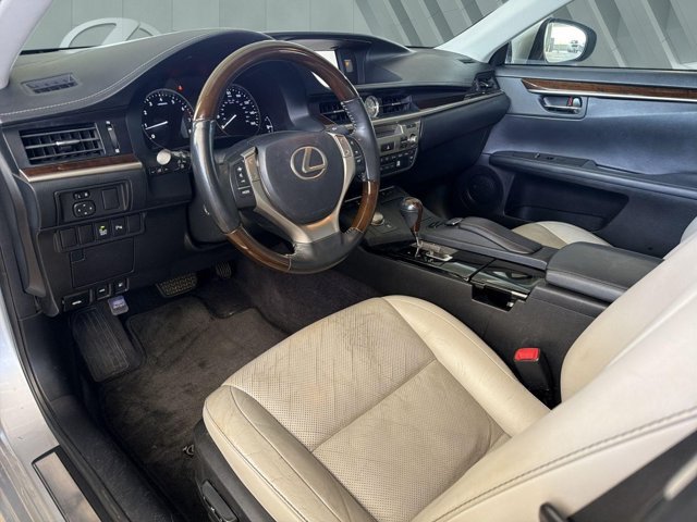 Used 2014 Lexus ES 350 w/ Luxury Package FWD image 10