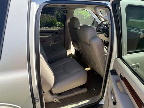 Used 2005 Cadillac Escalade ESV AWD image 18