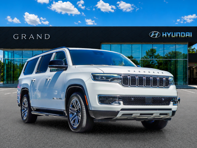 Used 2023 Jeep Wagoneer L Series II RWD image 8