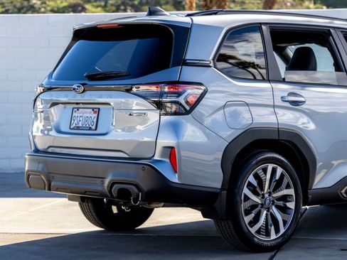 Used 2025 Subaru Forester Touring w/ Popular Package - Touring image 11