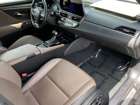 Used 2025 Lexus ES 350 w/ Accessory Package (Z2) FWD image 9