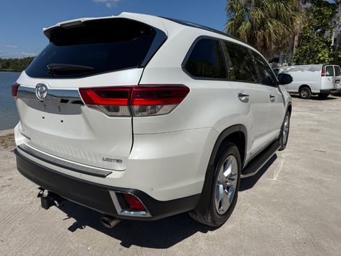 Used 2017 Toyota Highlander Limited FWD image 8