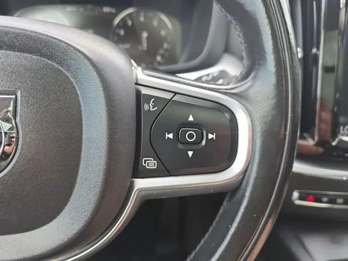 Used 2018 Volvo XC60 T5 Momentum w/ Vision Package AWD/4WD image 21