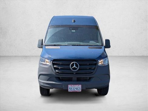 Used 2021 Mercedes-Benz Sprinter 1500 image 2