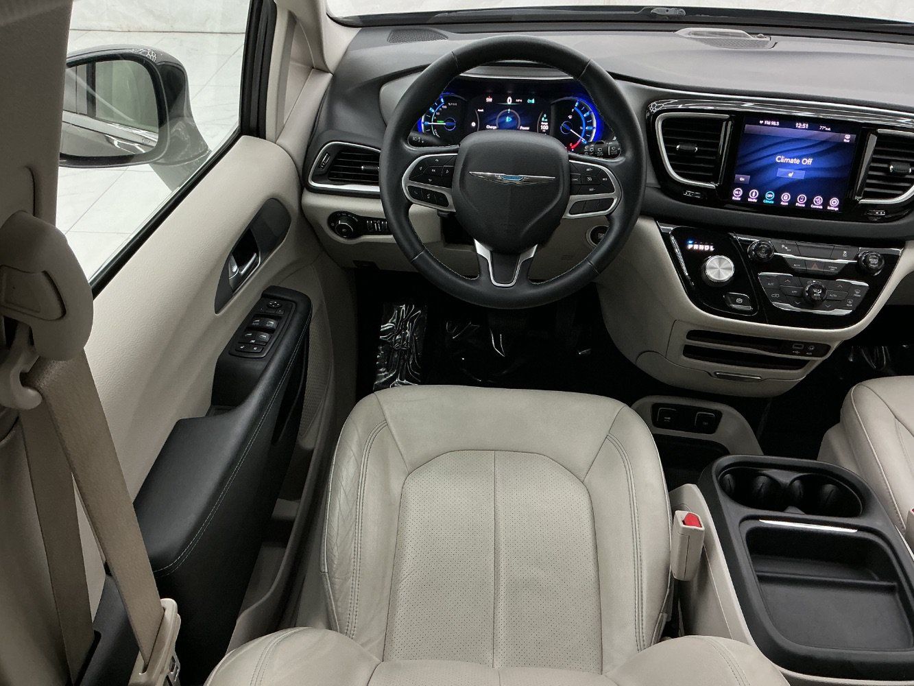 Used 2018 Chrysler Pacifica Touring-L FWD image 29