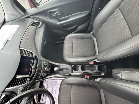Used 2022 Chevrolet Trax LT w/ LT Convenience Package image 36