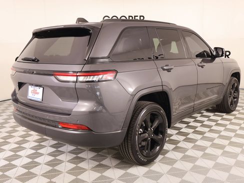 Used 2023 Jeep Grand Cherokee Altitude AWD/4WD image 20