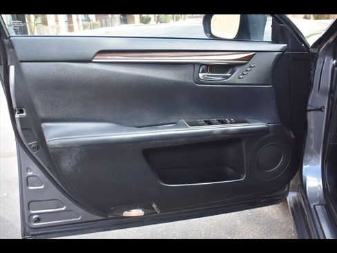 Used 2016 Lexus ES 350 w/ Navigation System Package FWD image 18